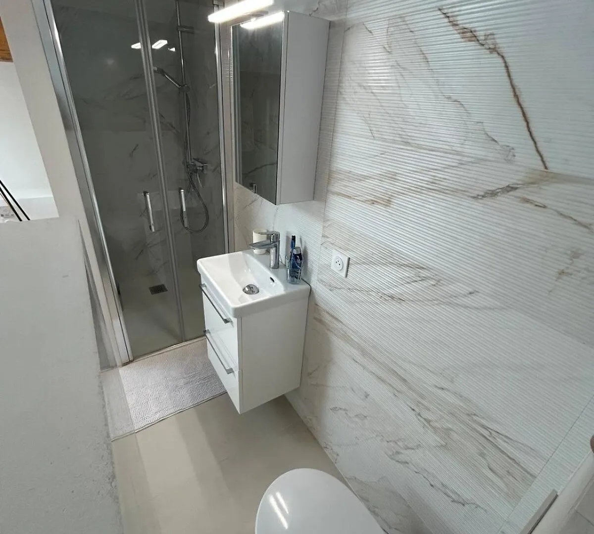 Holiday home Charmante Maison Avec Piscine Et Grand Jardin L'Isle-sur-la-Sorgue