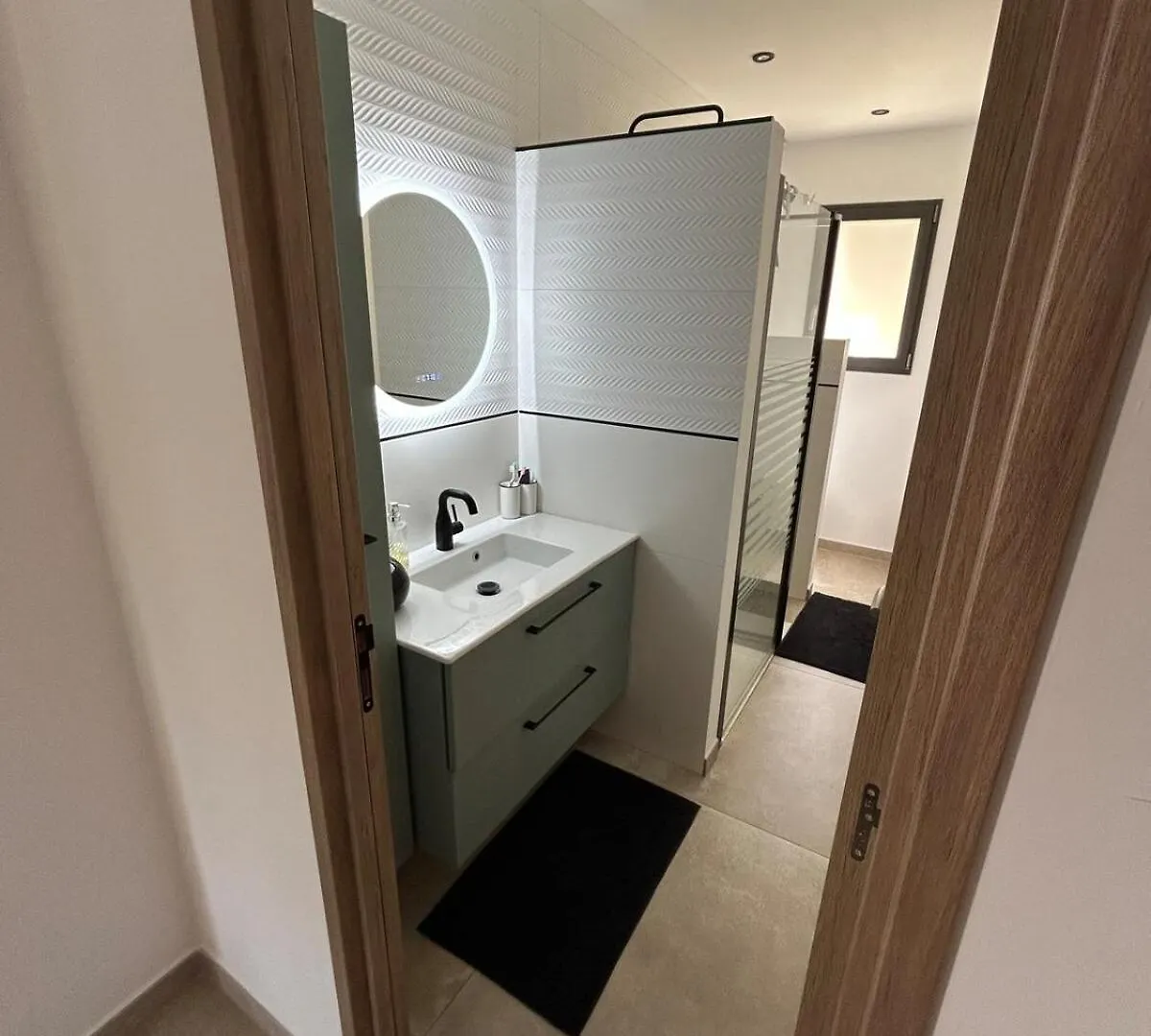 Holiday home Charmante Maison Avec Piscine Et Grand Jardin L'Isle-sur-la-Sorgue