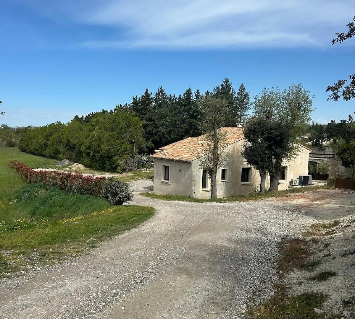 Holiday home Charmante Maison Avec Piscine Et Grand Jardin L'Isle-sur-la-Sorgue