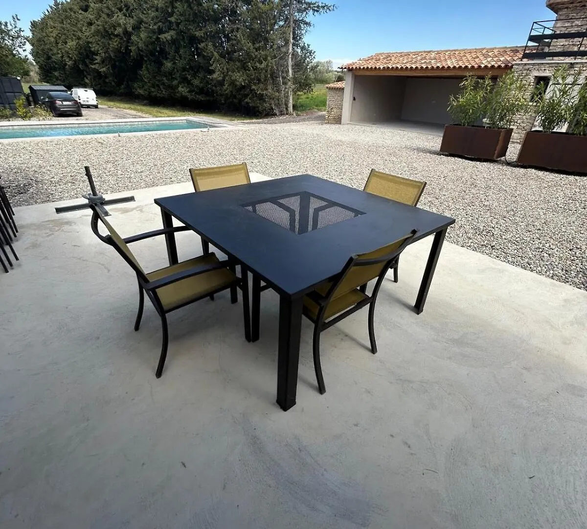 Holiday home Charmante Maison Avec Piscine Et Grand Jardin L'Isle-sur-la-Sorgue