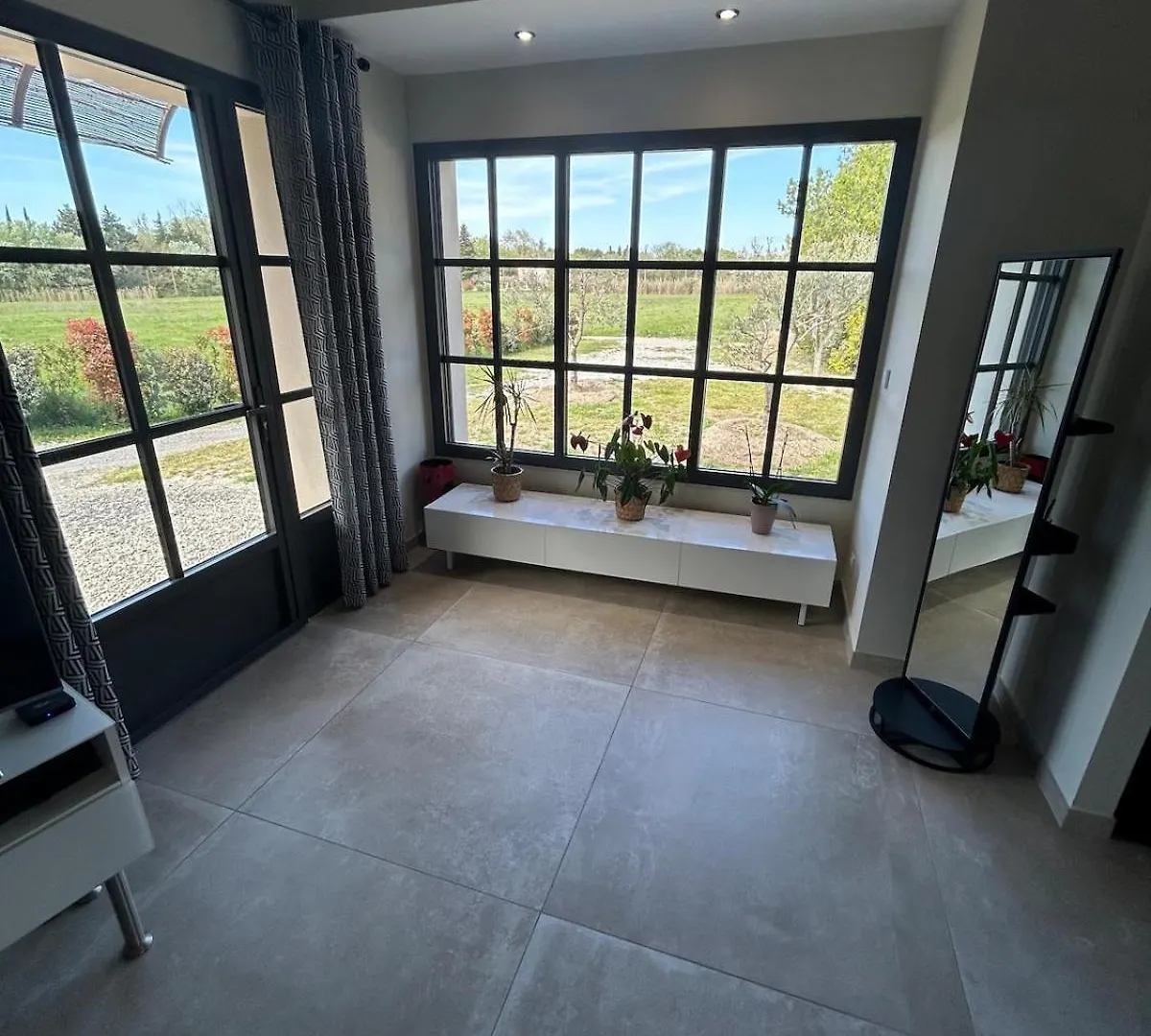 Holiday home Charmante Maison Avec Piscine Et Grand Jardin L'Isle-sur-la-Sorgue France